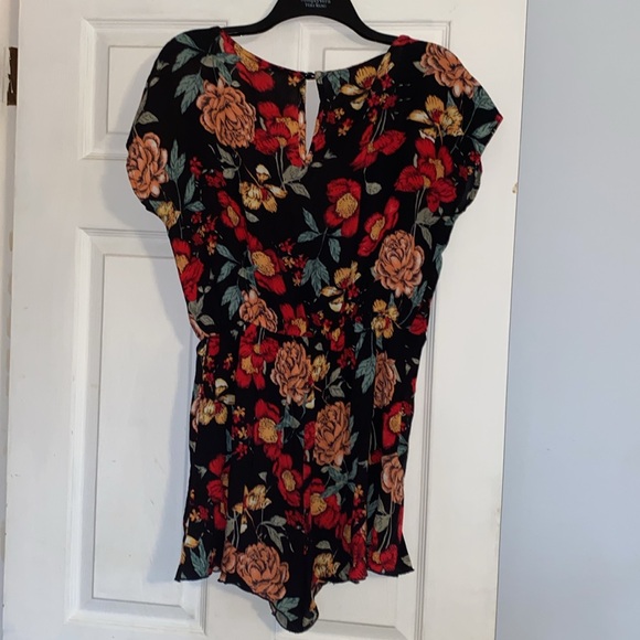 Poema Boho Black Red Floral Print Deep V Short Romper - Picture 5 of 8
